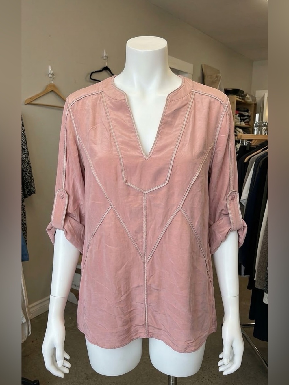 BCBGMaxAzria Dusty Rose 100% Silk V Neck Geometric Stitch Blouse Top Size L